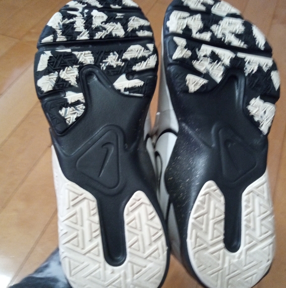 Nike Legend Essential 2 women's cross trainer athletic sneaker size 6 EUC - Picture 7 of 8